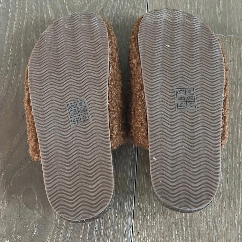 NWOT Girl's J. Crew Crewcuts Brown Sherpa Slide Mules - Size 2